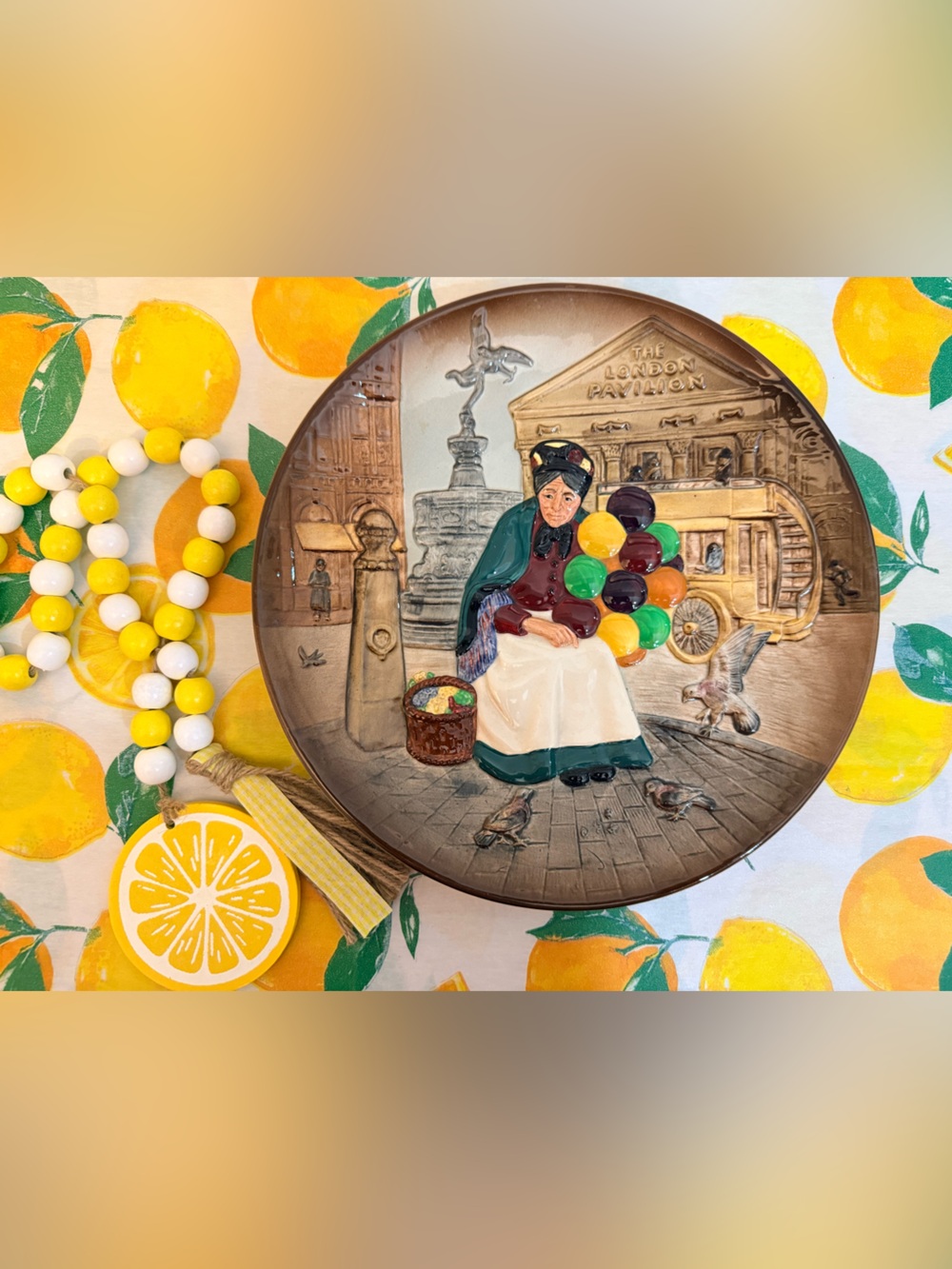 💫2/$25 • ROYAL DOULTON The Old Balloon Seller Lady #D6649 Collector Plate
